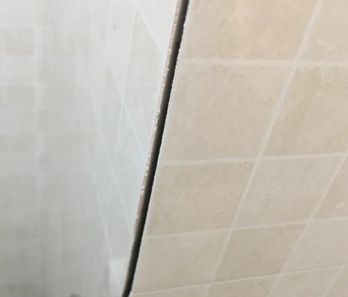 振兴瓷砖空鼓维修公司分享阳台瓷砖脱落的修复过程可以分为以下几个步骤
